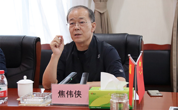 四川省委省政府決策咨詢委員會、西財智庫領(lǐng)導(dǎo)專家蒞臨四川棉麻集團(tuán)指導(dǎo)工作