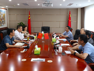 鄧華會(huì)見(jiàn)四川大學(xué)教授葉光斗、巨石集團(tuán)成都有限公司執(zhí)行董事、總經(jīng)理陳杰等一行