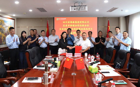 鄧華會(huì)見(jiàn)宜賓市供銷(xiāo)社黨委書(shū)記、理事會(huì)主任饒福剛一行并簽訂合作備忘錄