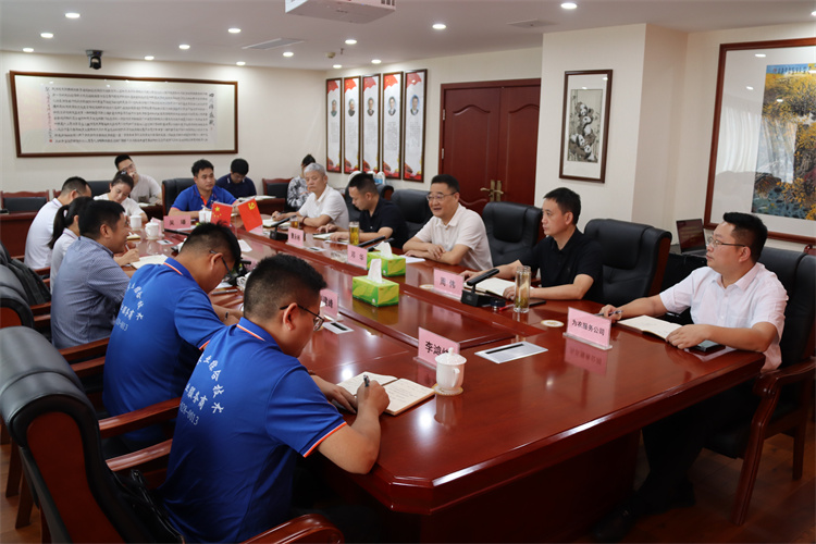 鄧華會見蒙牛集團常溫營銷中心、成都天杰有機農(nóng)業(yè)發(fā)展有限公司相關負責人一行