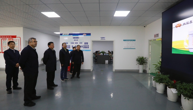 中華全國供銷合作總社常務理事、經(jīng)濟發(fā)展與改革部部長阿地力?吾布力到棉麻集團 龍泉農(nóng)產(chǎn)品集配中心調(diào)研